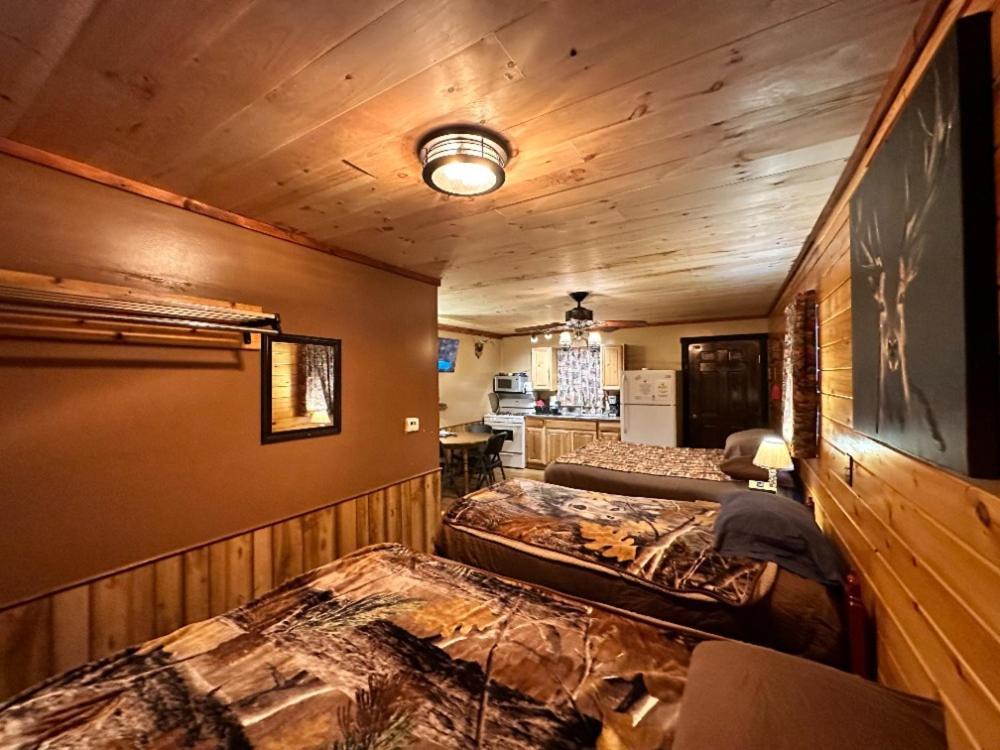 Best Bear Lodge & Campground Irons Экстерьер фото