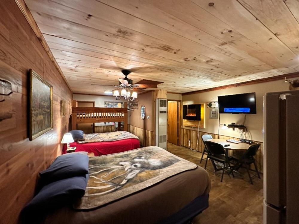 Best Bear Lodge & Campground Irons Экстерьер фото