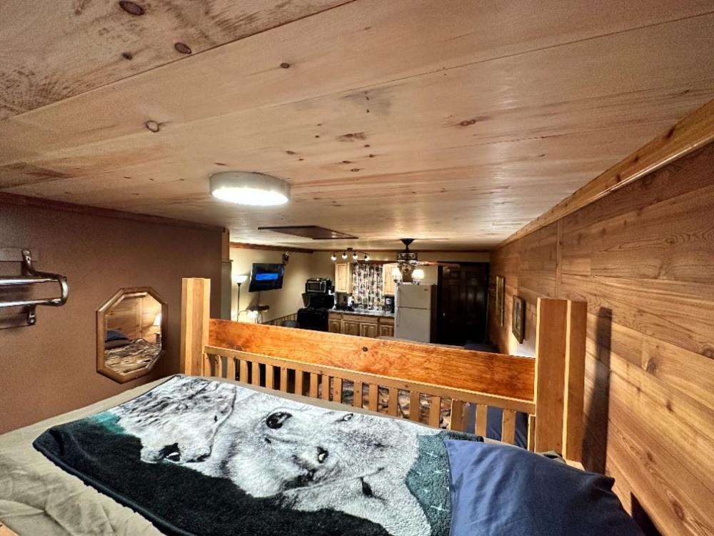 Best Bear Lodge & Campground Irons Экстерьер фото