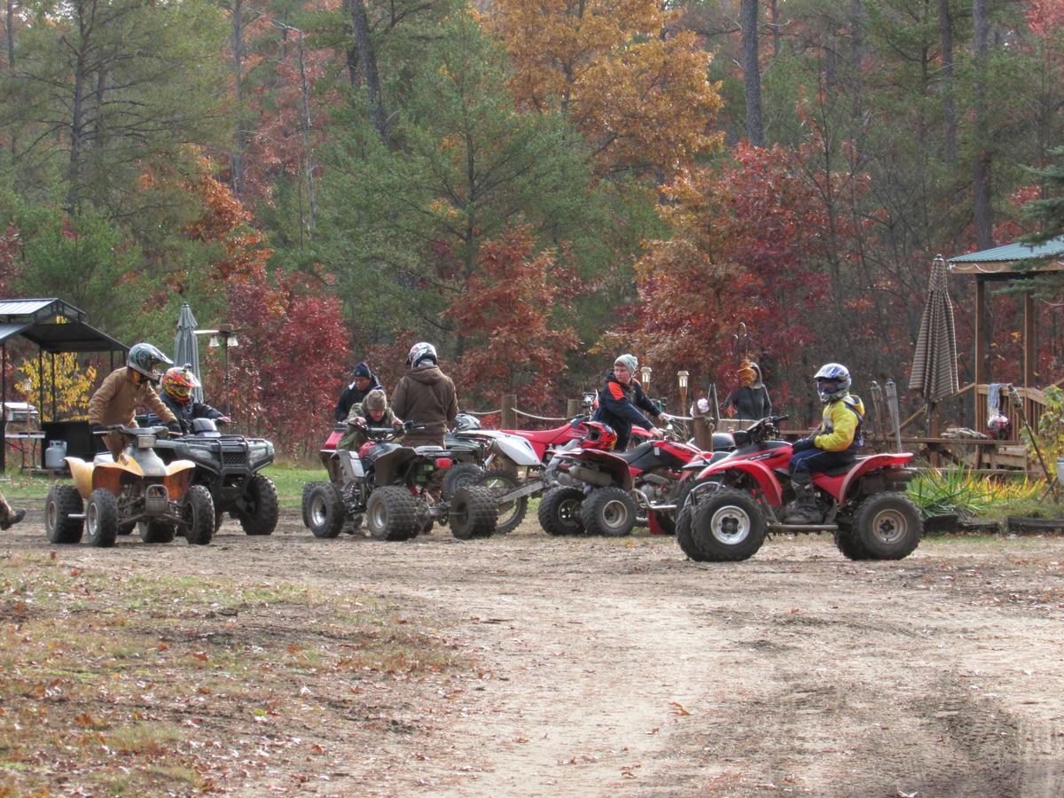 Best Bear Lodge & Campground Irons Экстерьер фото