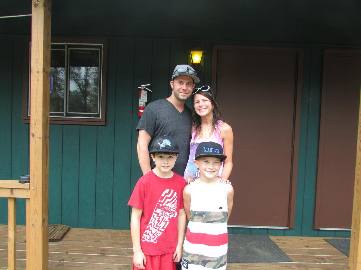 Best Bear Lodge & Campground Irons Экстерьер фото