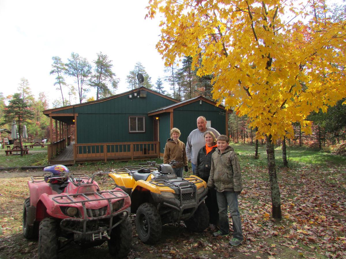 Best Bear Lodge & Campground Irons Экстерьер фото