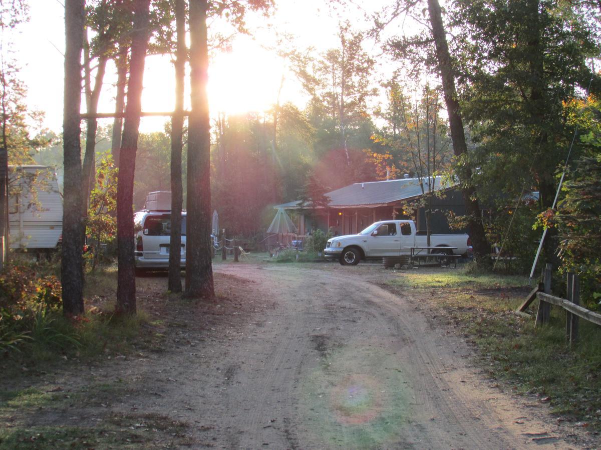 Best Bear Lodge & Campground Irons Экстерьер фото