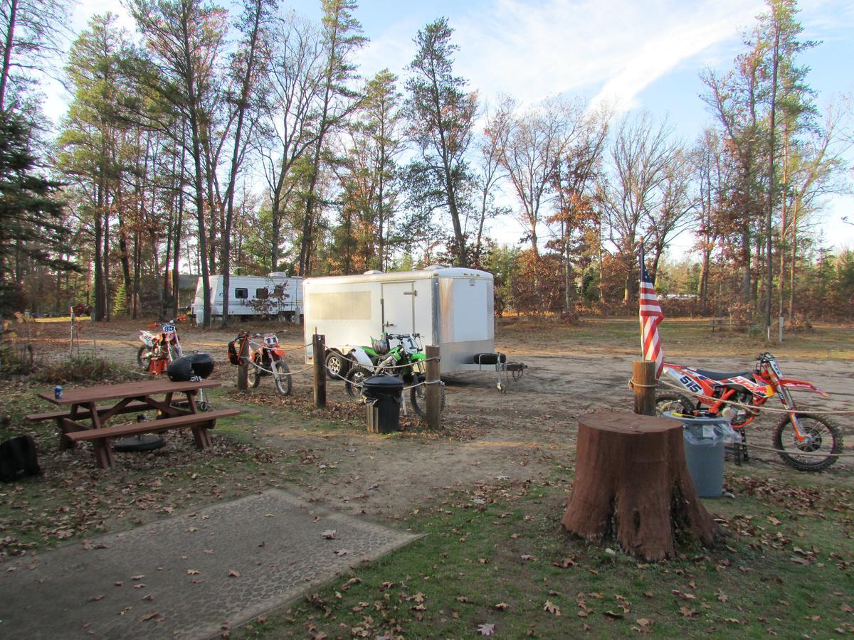 Best Bear Lodge & Campground Irons Экстерьер фото